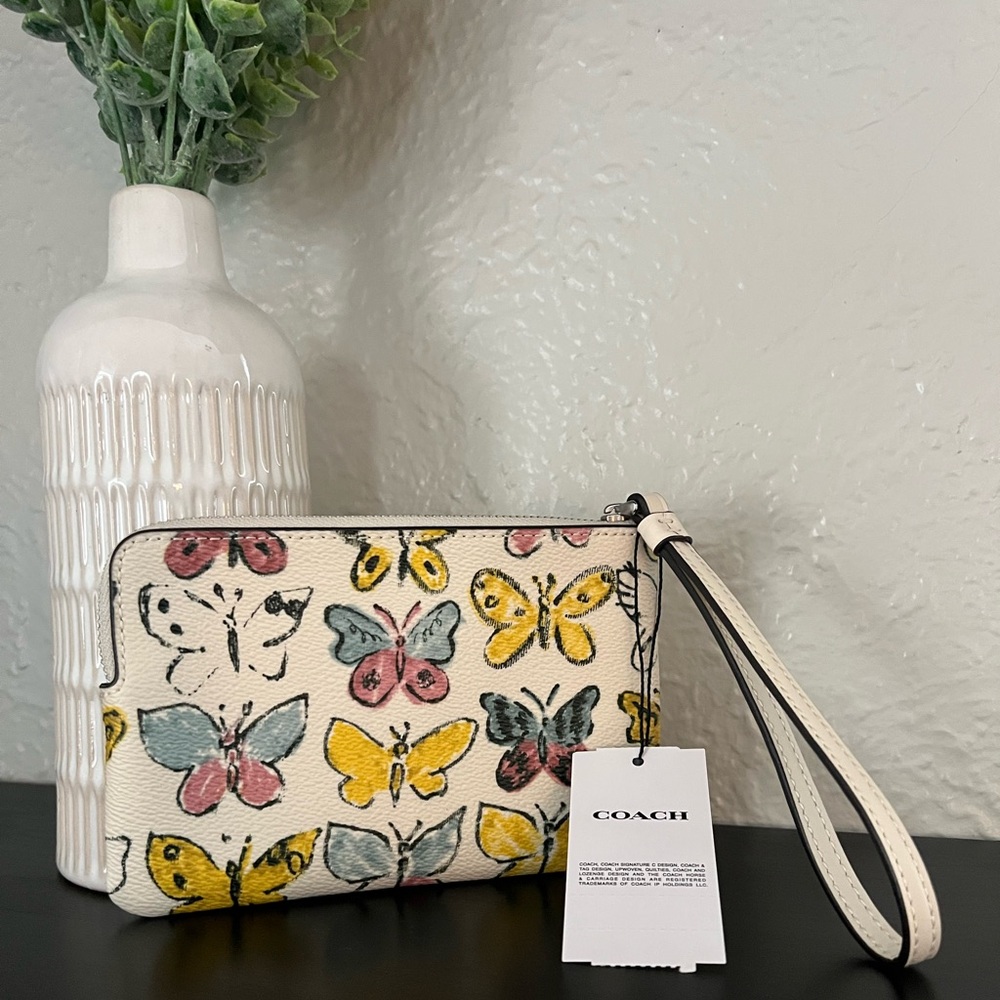 ✨NWT - Coach Limited Edition Corner Zip Wristlet with Butterfly Print✨ - Picture 6 of 8